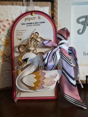 Piper K White Swan Key & Bag Charm NWOT